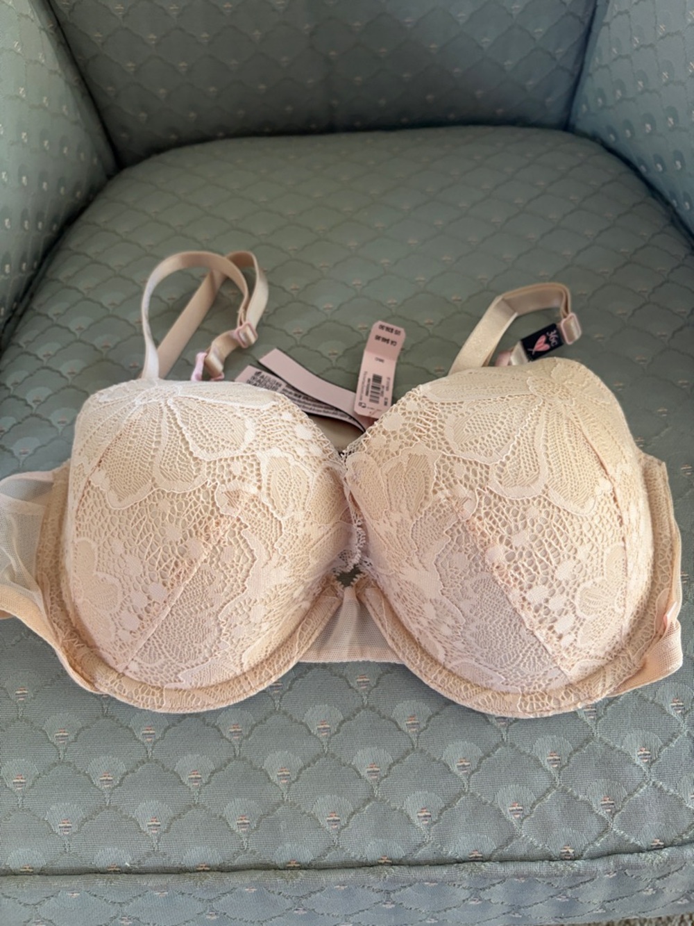 Victoria's Secret Lace Underwire Bra - Cream